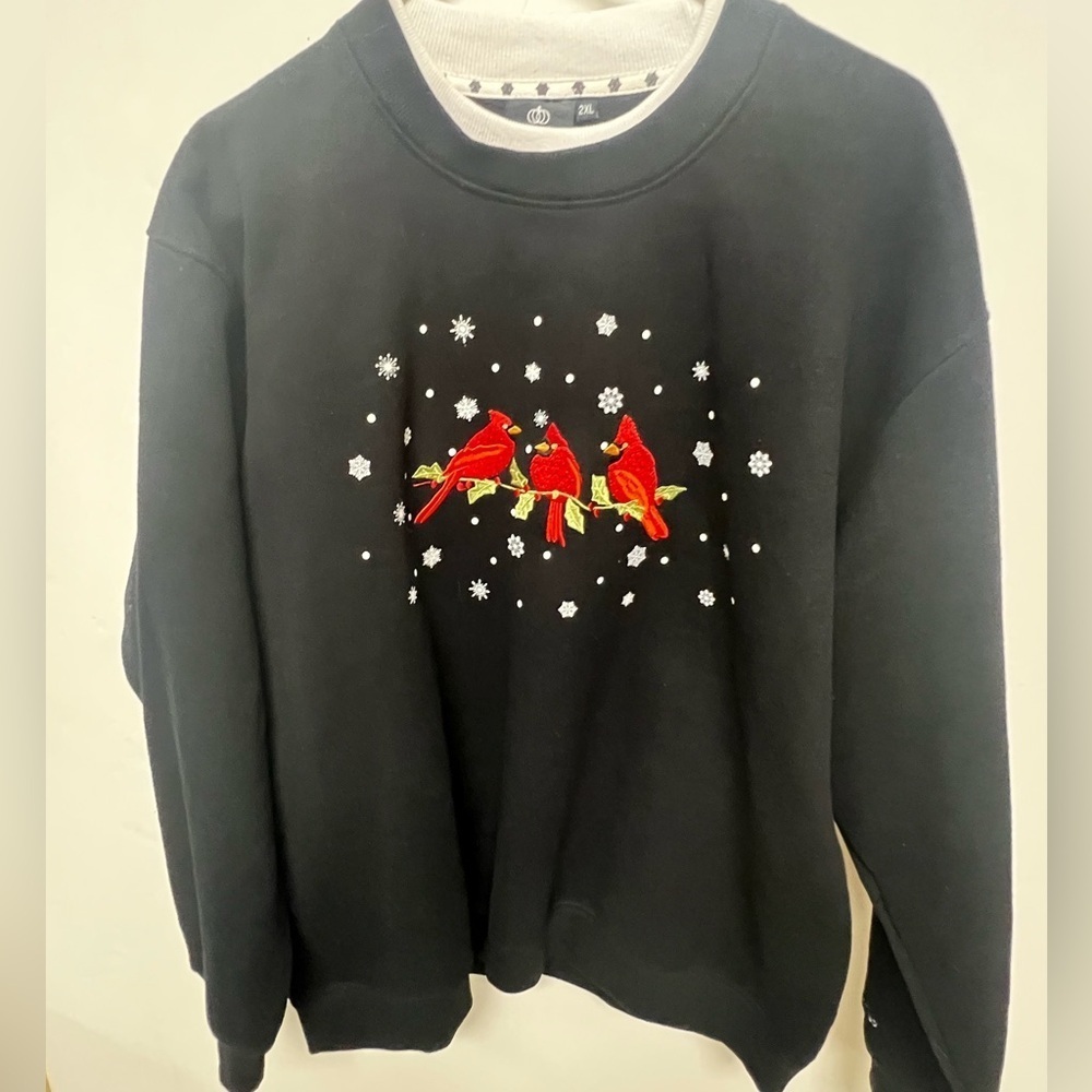 CHRISTMAS SWEATSHIRT KING UNIVERSAL W/RED CARDINALS  AND SNOWFLAKES  SIZE 2XL. - Picture 6 of 9